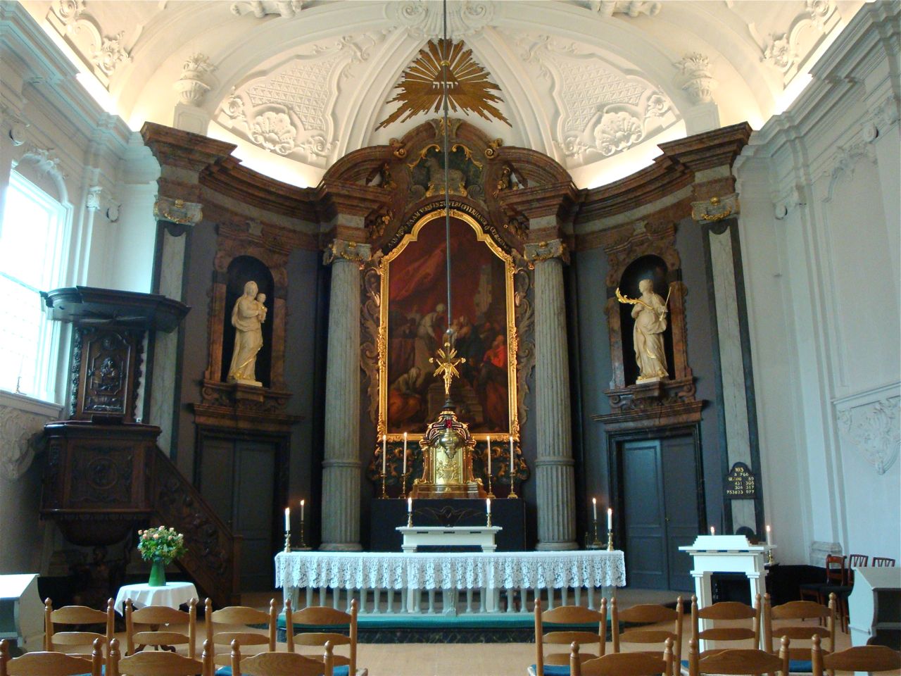 Interieur van de oud-katholieke schuilkerk Delft